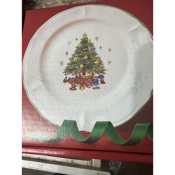 “Tis The Season” (Tablemates) Dessert Plates - Picture 1 of 4